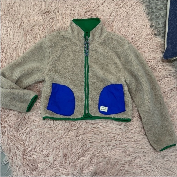 Urban Outfitters Beige Fleece Jacket with Blue Pockets and Green Trim - Picture 4 of 13